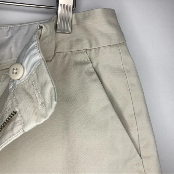 GAP women’s khaki shorts with pockets size 8 - Picture 6 of 6